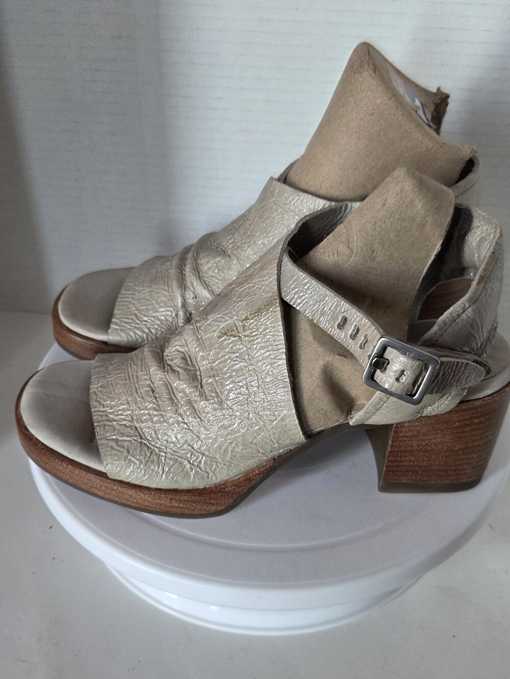 A.S.98 Wonen's Bone Coloured Crinkled Leather Sandals Size 37 O 6.5-7
